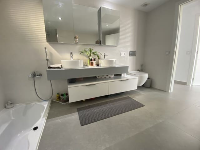 Chalet de 4 habitaciones en La Cala de Mijas, Mijas en venta con piscina garaje - 1.300.000 € (Ref: 8577560)