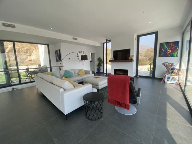 Chalet de 4 habitaciones en La Cala de Mijas, Mijas en venta con piscina garaje - 1.300.000 € (Ref: 8577560)