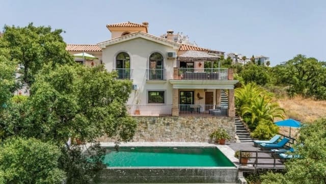 3 sovrum Villa till salu i Estepona med pool - 1 295 000 € (Ref: 8577568)