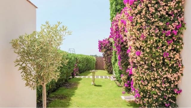 3 sovrum Villa till salu i Estepona med pool - 1 295 000 € (Ref: 8577568)