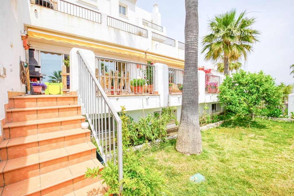 4 soveværelse Byhus til salg i Bahia de Casares med swimmingpool garage - € 575.000 (Ref: 8577571)