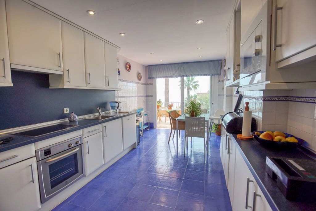 4 soveværelse Byhus til salg i Bahia de Casares med swimmingpool garage - € 575.000 (Ref: 8577571)