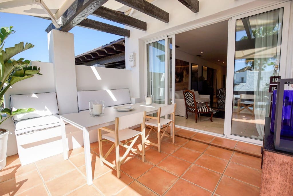 2 bedroom Penthouse for sale in Estepona with pool - € 996,000 (Ref: 8577574)