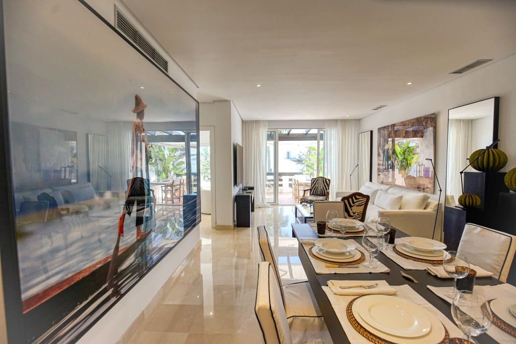2 bedroom Penthouse for sale in Estepona with pool - € 996,000 (Ref: 8577574)