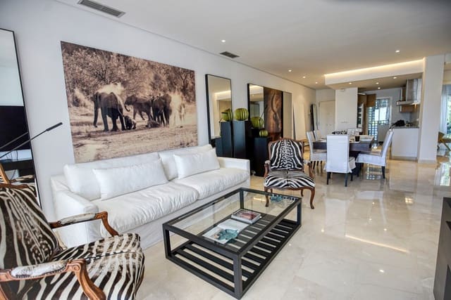 2 bedroom Penthouse for sale in Estepona with pool - € 996,000 (Ref: 8577574)