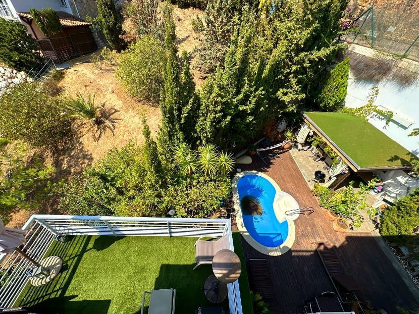 5 soveværelse Byhus til salg i Malaga by med swimmingpool garage - € 1.099.000 (Ref: 8584167)