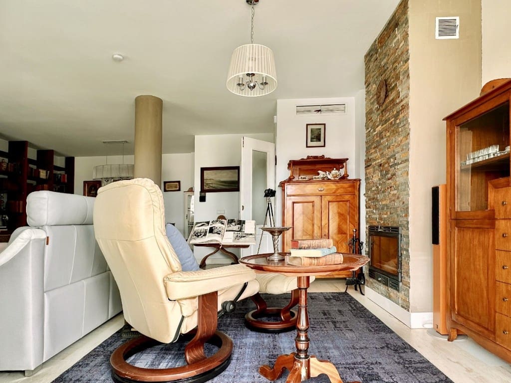 5 soveværelse Byhus til salg i Malaga by med swimmingpool garage - € 1.099.000 (Ref: 8584167)