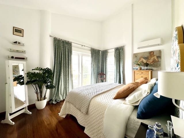 5 soveværelse Byhus til salg i Málaga by med swimmingpool garage - € 1.099.000 (Ref: 8584167)