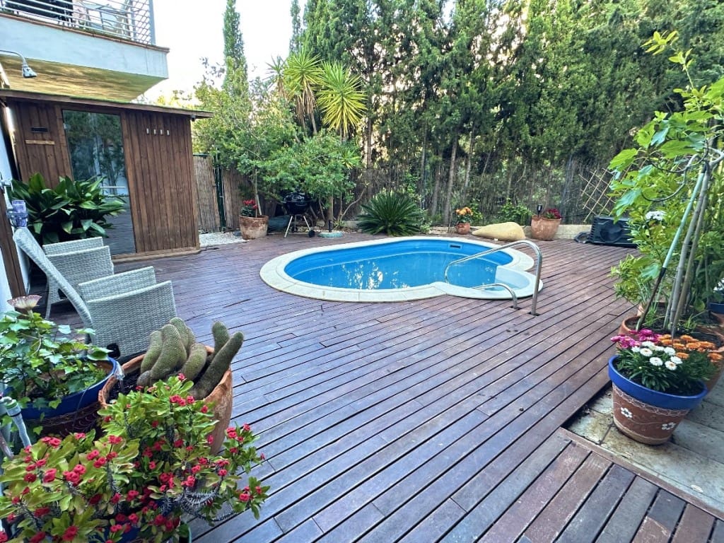 5 soveværelse Byhus til salg i Malaga by med swimmingpool garage - € 1.099.000 (Ref: 8584167)