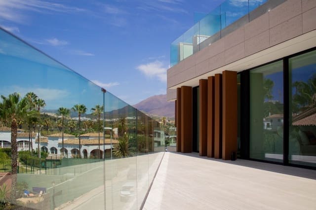 3 makuuhuone Huoneisto myytävänä paikassa Estepona mukana uima-altaan - 3 360 000 € (Ref: 8617232)