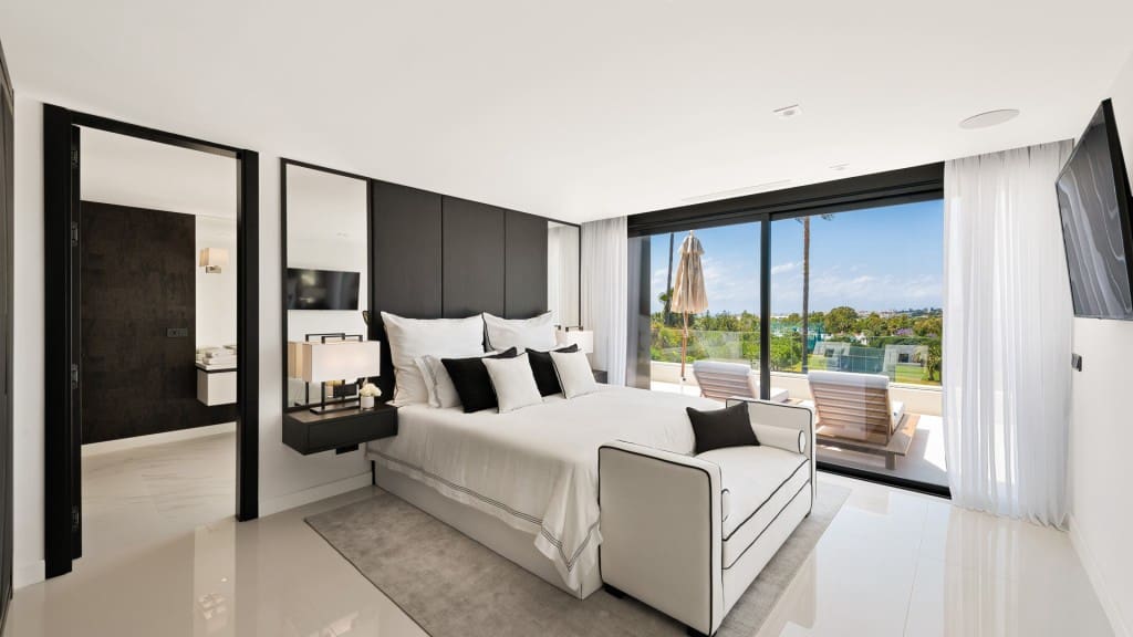 7 chambre Villa/Maison à vendre à Nueva Andalucia avec piscine garage - 5 995 000 € (Ref: 8684570)