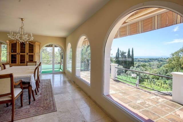 4 quarto Moradia para venda em Estepona com piscina - 950 000 € (Ref: 8684604)