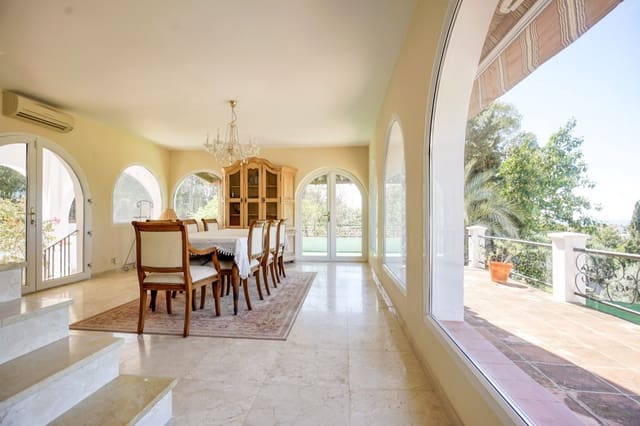 4 quarto Moradia para venda em Estepona com piscina - 950 000 € (Ref: 8684604)