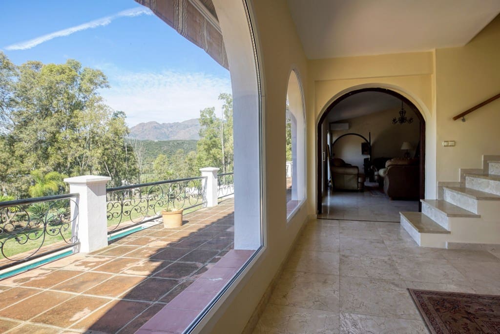 4 quarto Moradia para venda em Estepona com piscina - 950 000 € (Ref: 8684604)