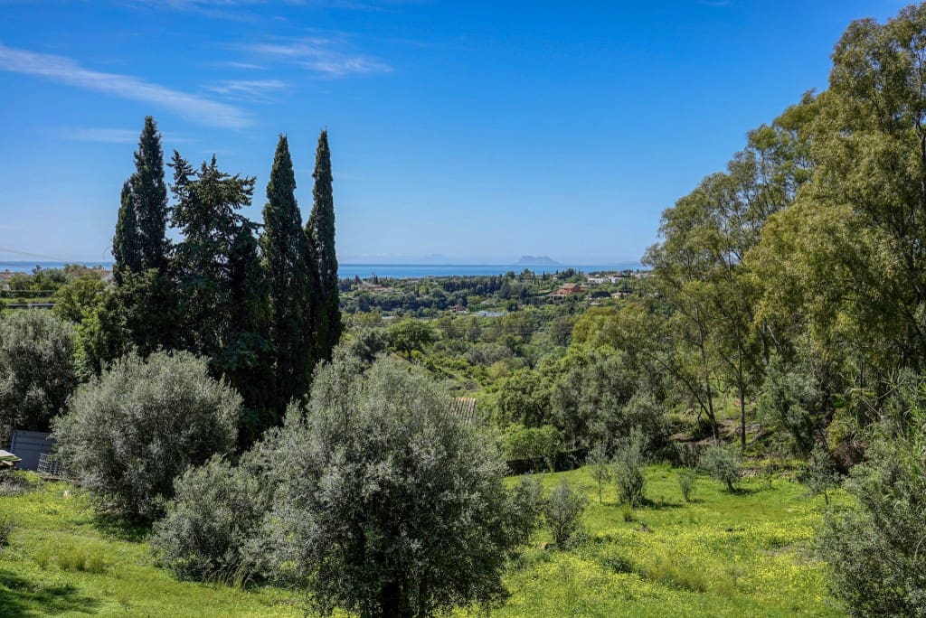 4 quarto Moradia para venda em Estepona com piscina - 950 000 € (Ref: 8684604)