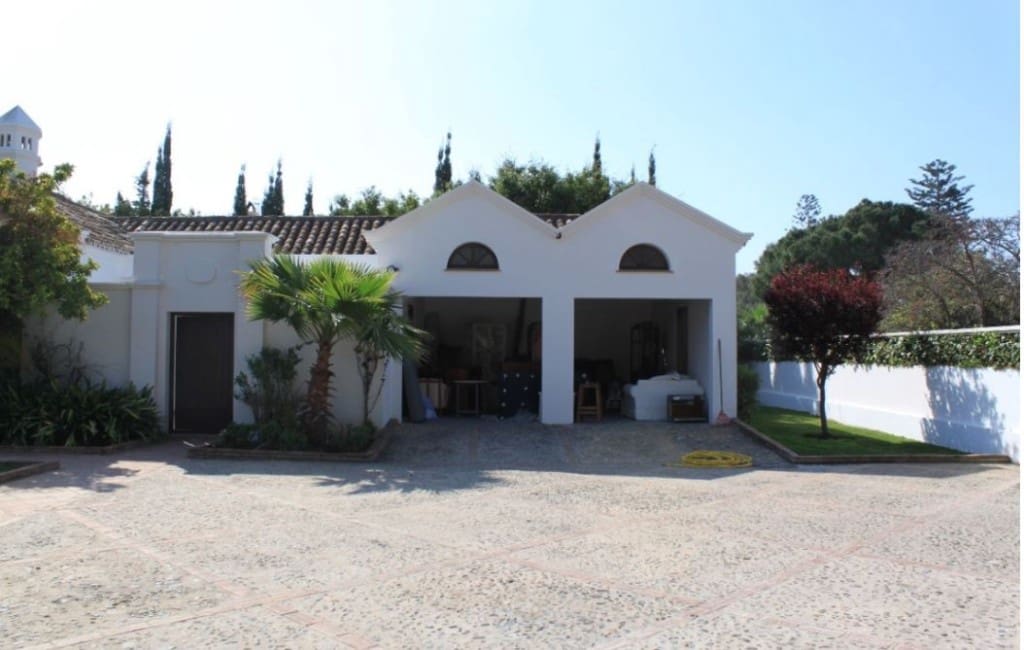 6 bedroom Villa for sale in San Pedro de Alcantara with pool - € 4,900,000 (Ref: 8684612)