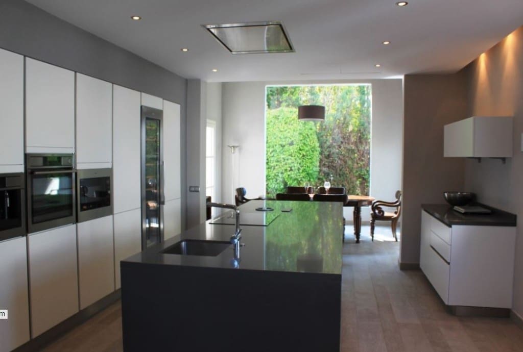 6 bedroom Villa for sale in San Pedro de Alcantara with pool - € 4,900,000 (Ref: 8684612)