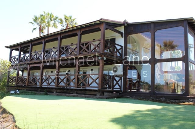 Chalet de 5 habitaciones en Sotogrande, San Roque en venta con piscina - 2.780.000 € (Ref: 8684613)