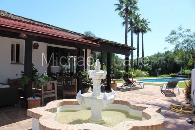 Chalet de 5 habitaciones en Sotogrande, San Roque en venta con piscina - 2.780.000 € (Ref: 8684613)