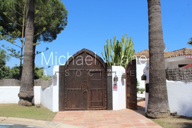 Chalet de 5 habitaciones en Sotogrande, San Roque en venta con piscina - 2.780.000 € (Ref: 8684613)