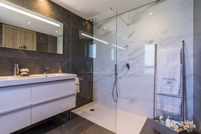 3 chambre Appartement à vendre à San Roque avec piscine garage - 460 000 € (Ref: 8713631)