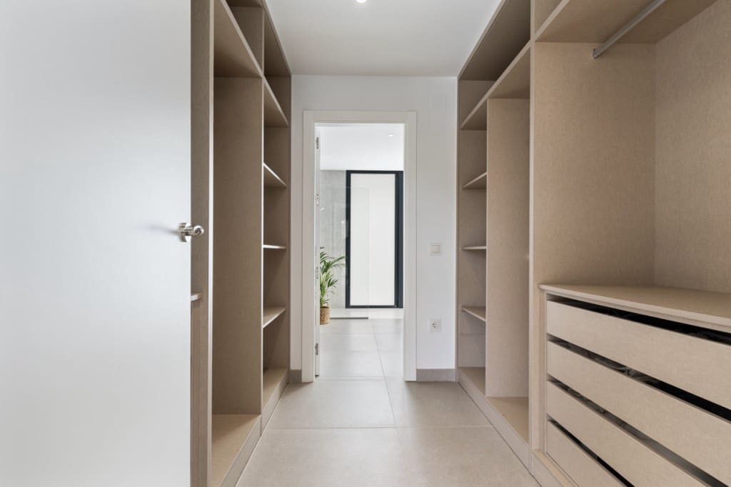 6 bedroom Villa for sale in New Golden Mile with pool - € 1,495,000 (Ref: 8755207)