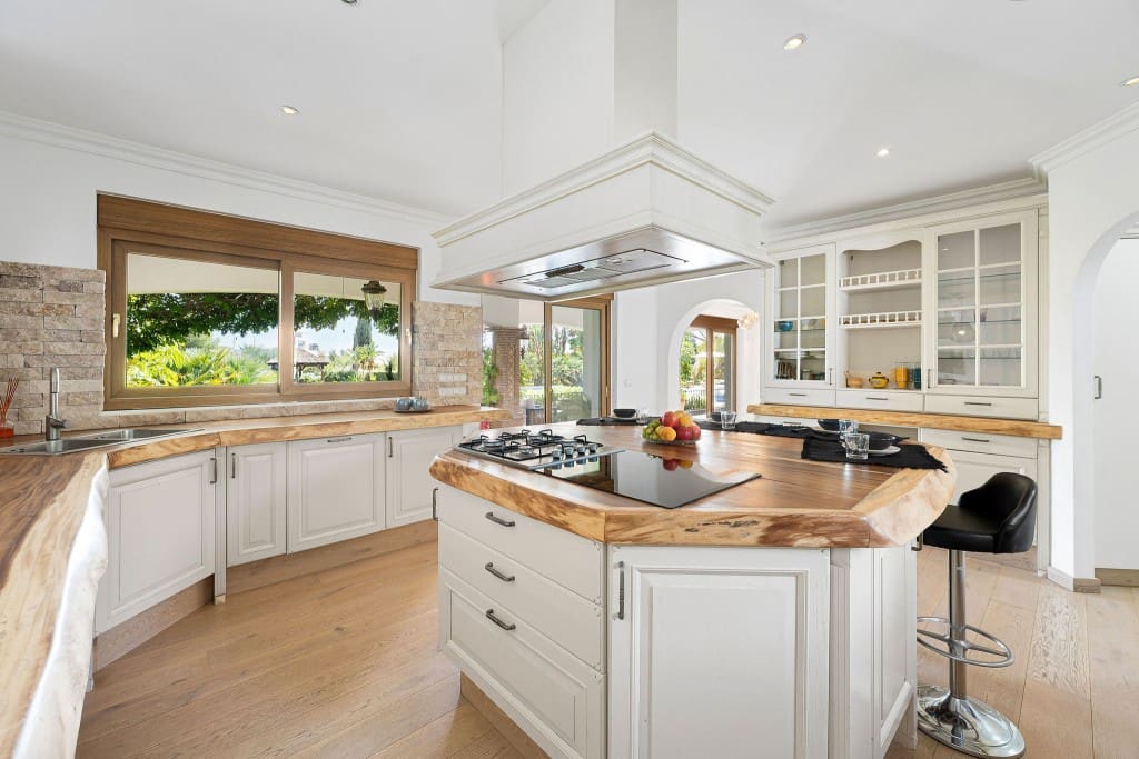 6 quarto Moradia para venda em Benahavis com piscina - 3 499 000 € (Ref: 8755226)