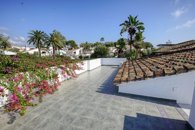 2 quarto Moradia para venda em Estepona com piscina garagem - 975 000 € (Ref: 8755236)
