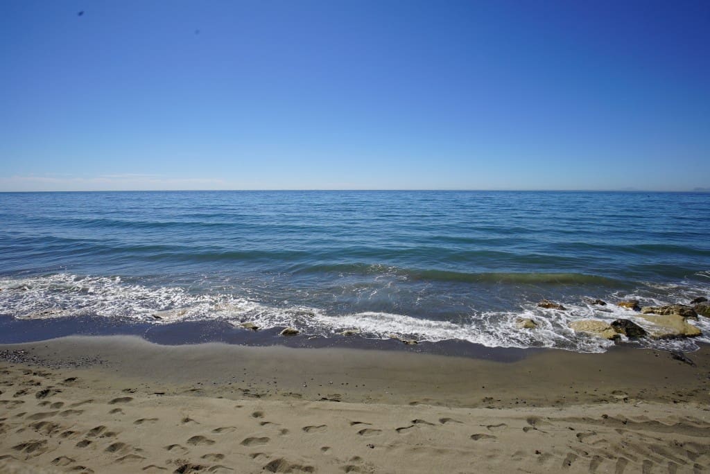 2 bedroom Villa for sale in Estepona with pool garage - € 975,000 (Ref: 8755236)