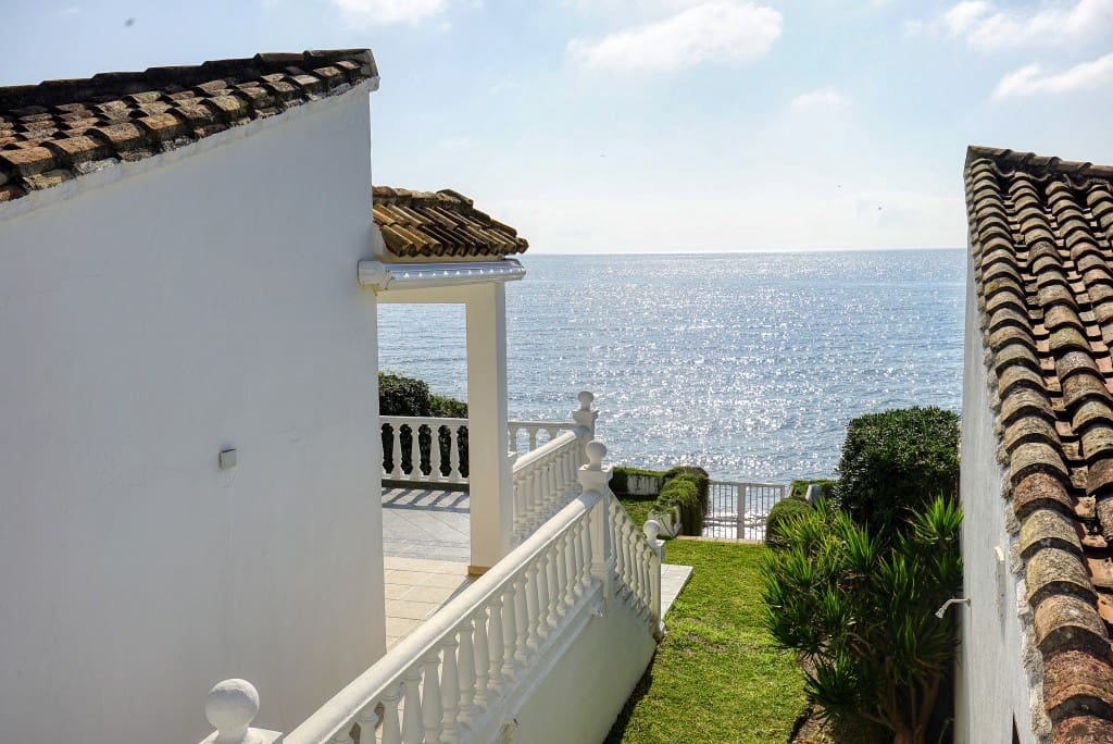 2 bedroom Villa for sale in Estepona with pool garage - € 975,000 (Ref: 8755236)