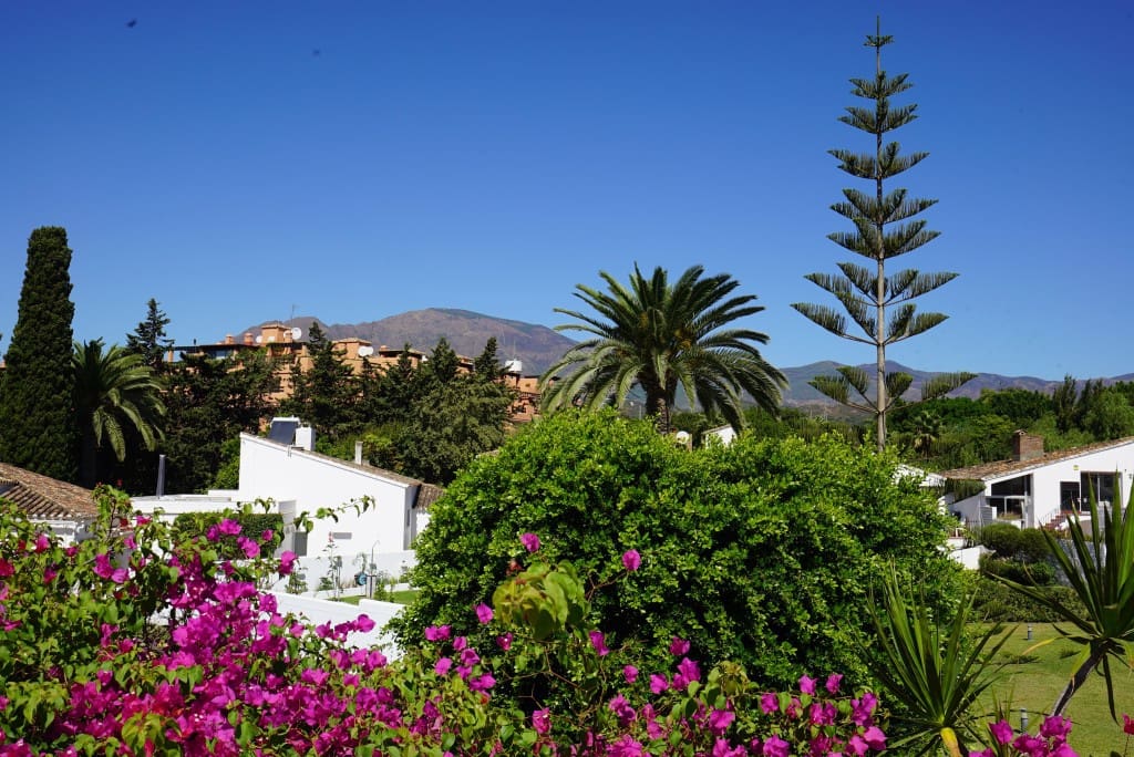 2 bedroom Villa for sale in Estepona with pool garage - € 975,000 (Ref: 8755236)