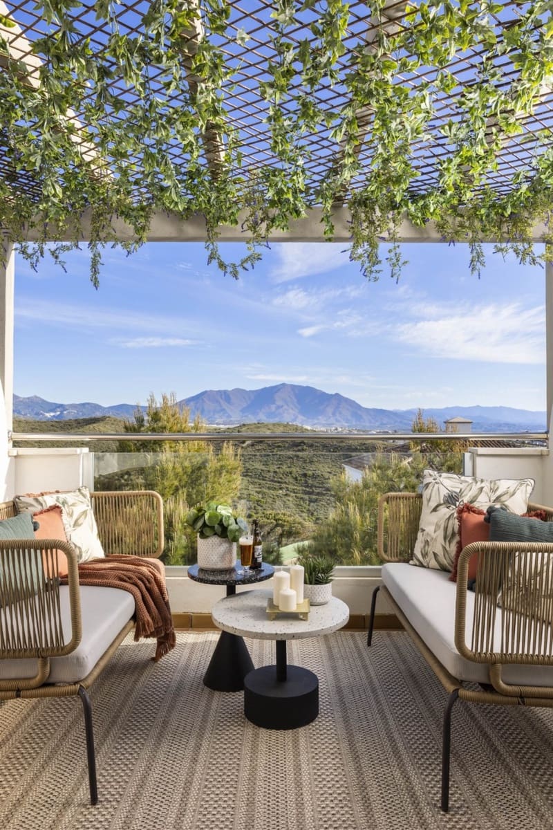 2 soverom Penthouse til salgs i Manilva med svømmebasseng garasje - € 210 000 (Ref: 8875511)