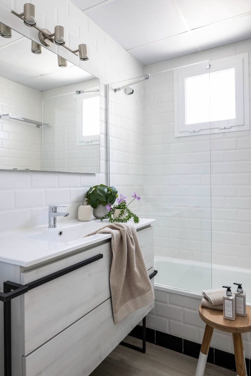 2 soverom Penthouse til salgs i Manilva med svømmebasseng garasje - € 210 000 (Ref: 8875511)