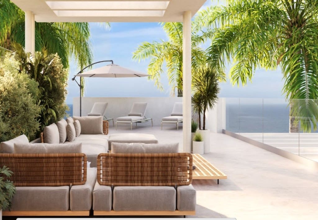 2 bedroom Apartment for sale in Estepona with pool - € 420,000 (Ref: 8879657)