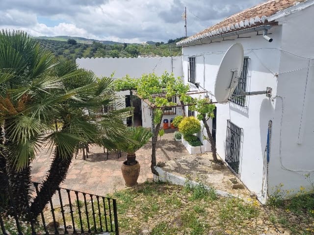 6 soveværelse Finca/Landehus til salg i Antequera med swimmingpool garage - € 545.000 (Ref: 9001015)