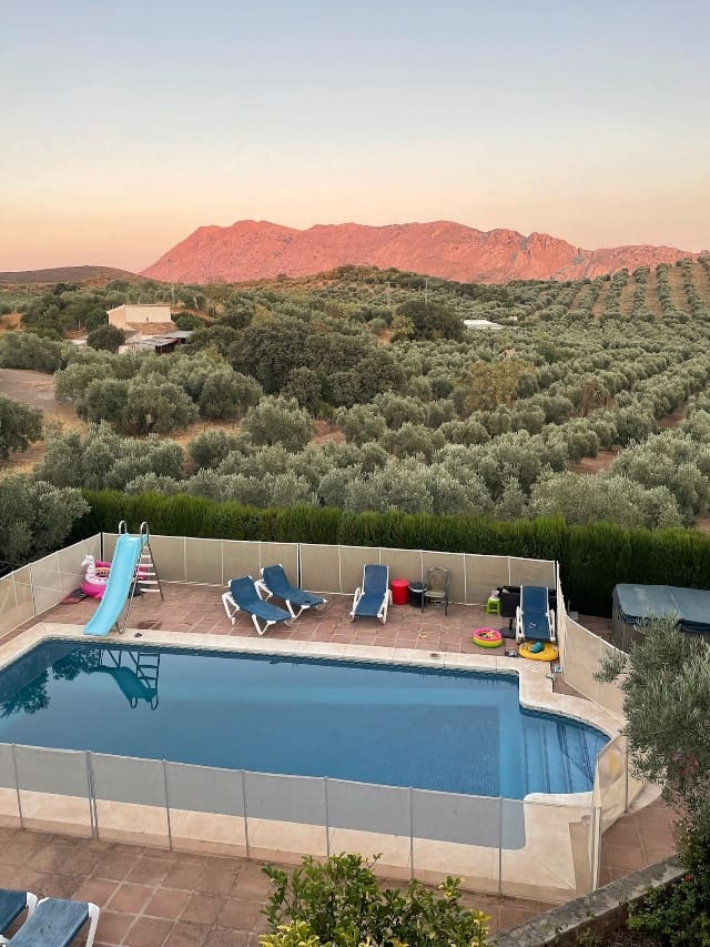 6 soveværelse Finca/Landehus til salg i Antequera med swimmingpool garage - € 545.000 (Ref: 9001015)