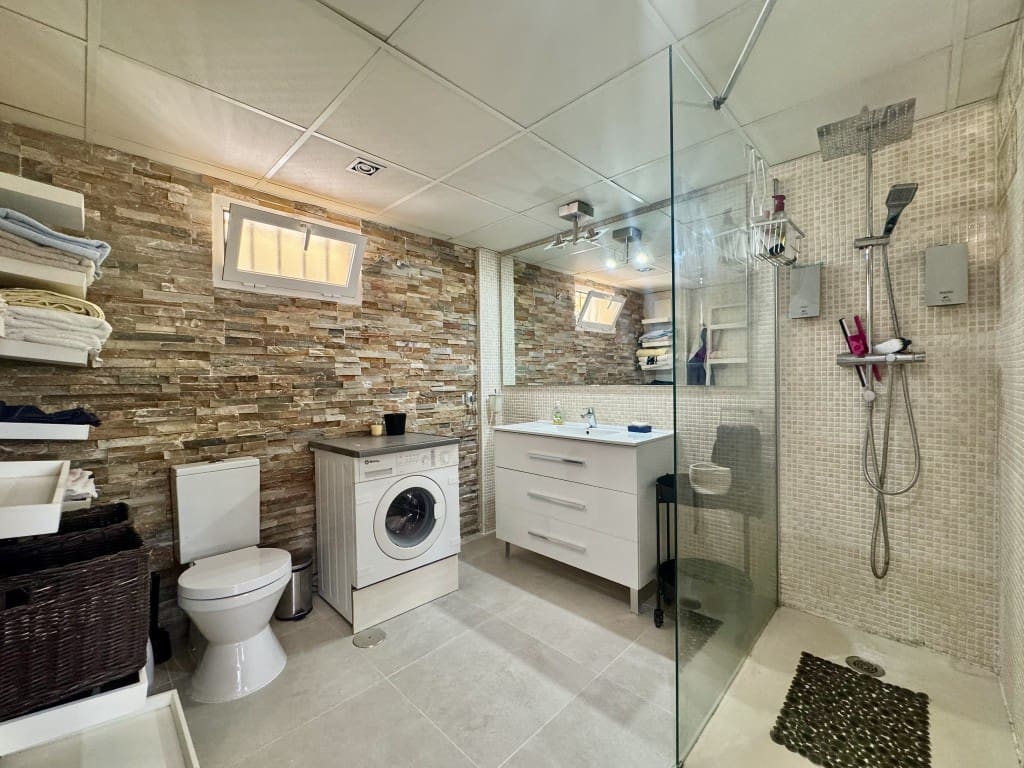 2 bedroom Apartment for sale in Torrequebrada with pool garage - € 360,000 (Ref: 9471114)