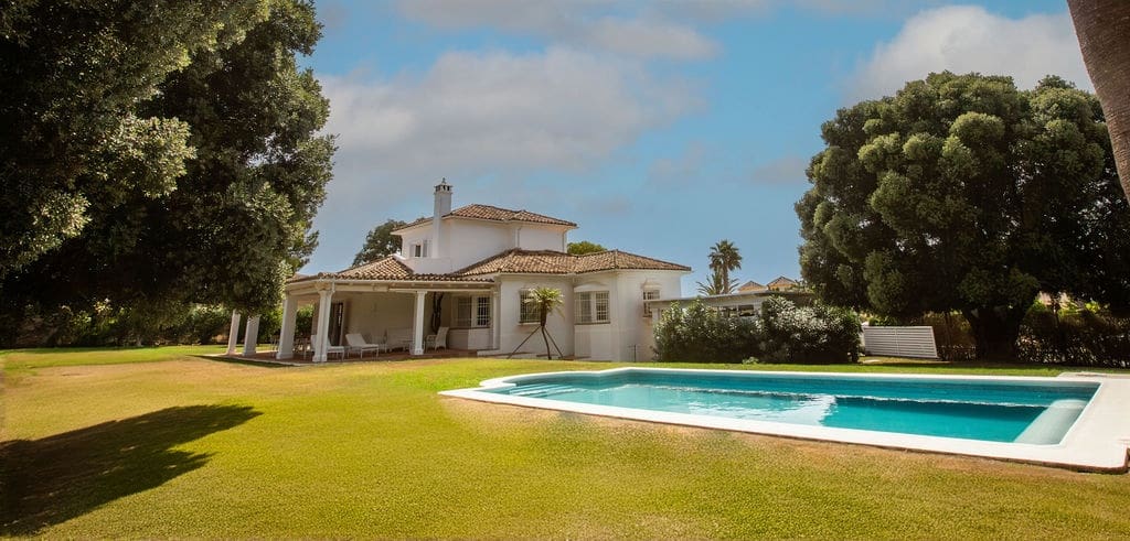 3 sovrum Villa till salu i San Roque med pool - 1 200 000 € (Ref: 9471126)