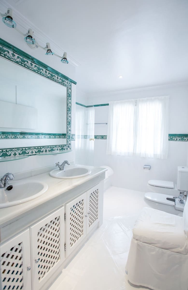 3 sovrum Villa till salu i San Roque med pool - 1 200 000 € (Ref: 9471126)