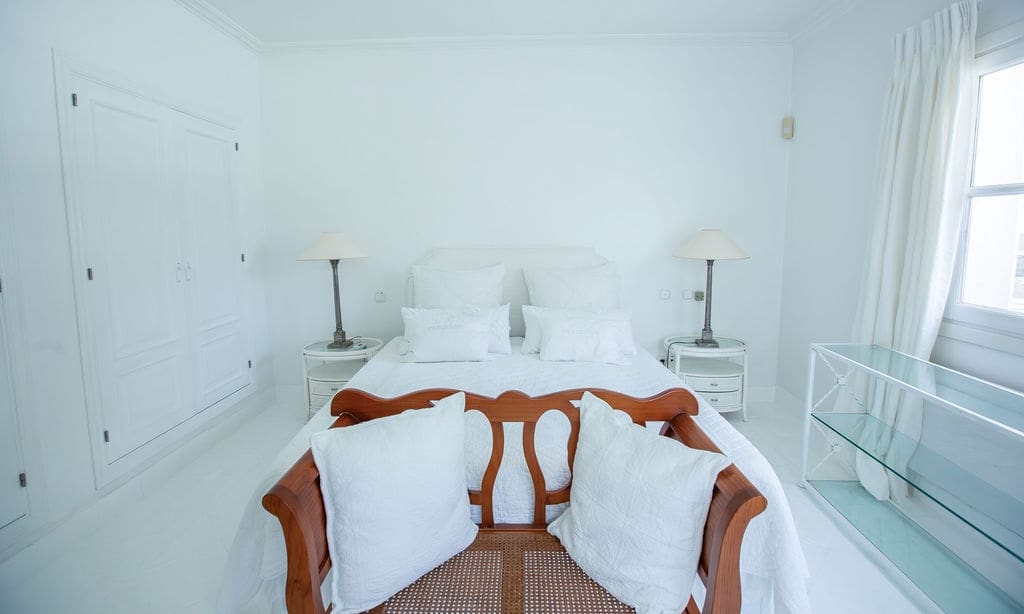 3 sovrum Villa till salu i San Roque med pool - 1 200 000 € (Ref: 9471126)