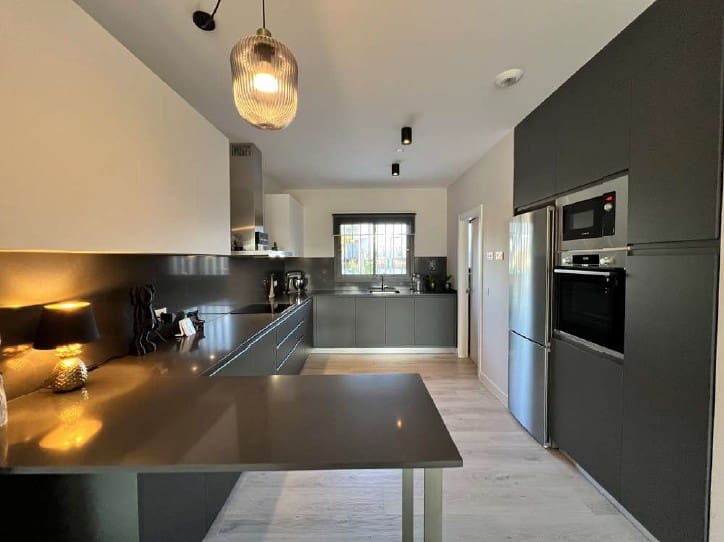 3 bedroom Townhouse for sale in San Roque with pool garage - € 799,000 (Ref: 9471130)