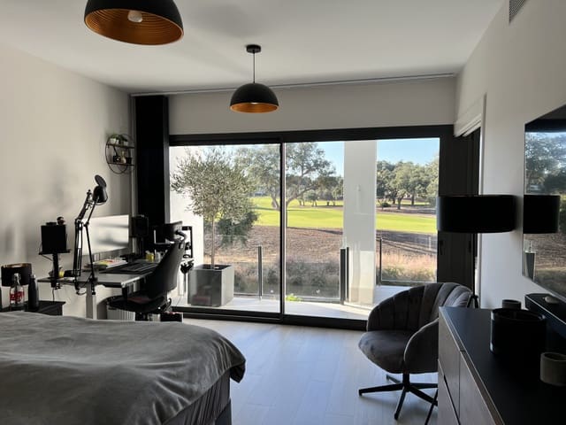 3 soverom Hus til salgs i San Roque med svømmebasseng garasje - € 799 000 (Ref: 9471130)