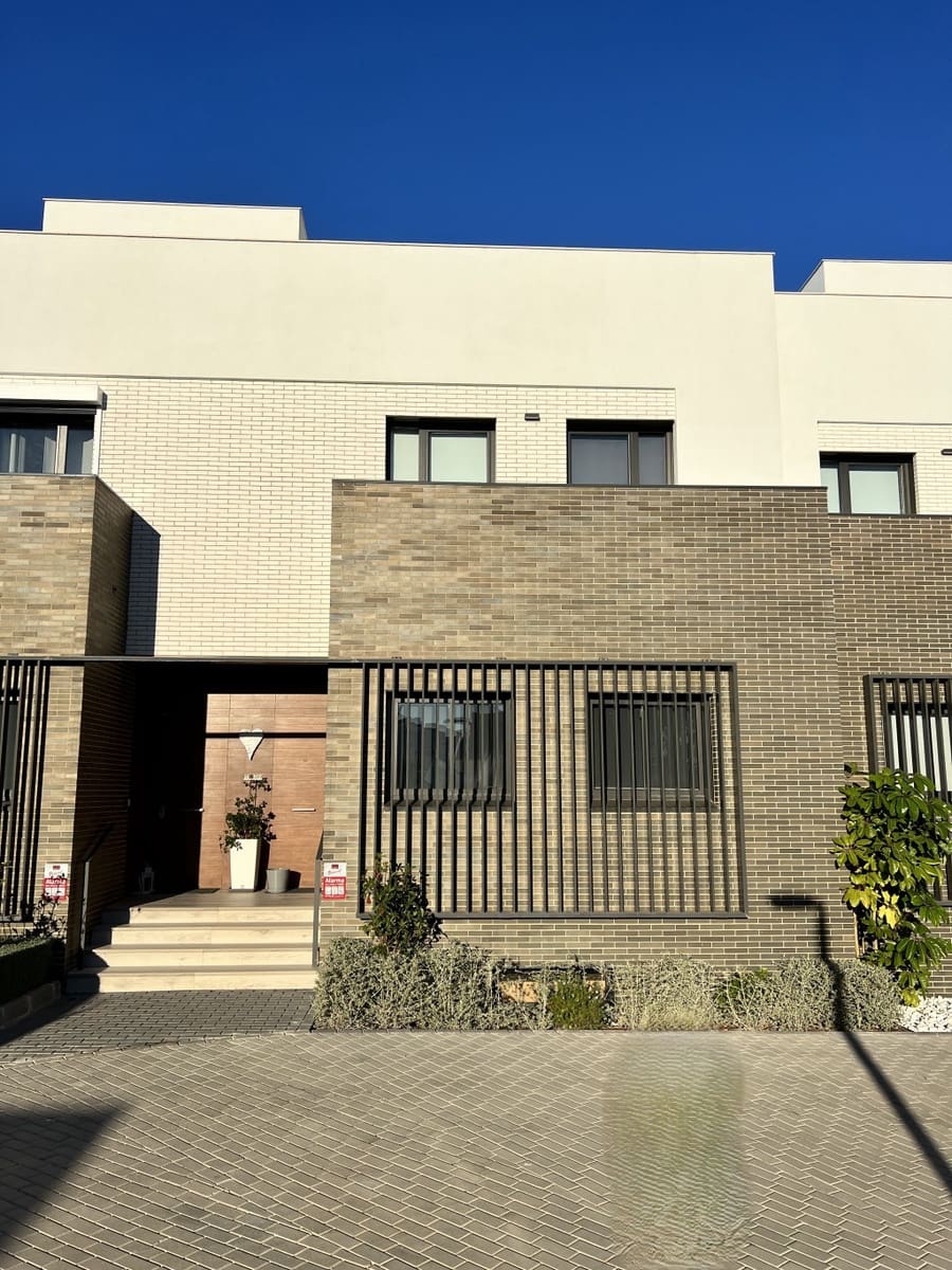 3 bedroom Townhouse for sale in San Roque with pool garage - € 799,000 (Ref: 9471130)