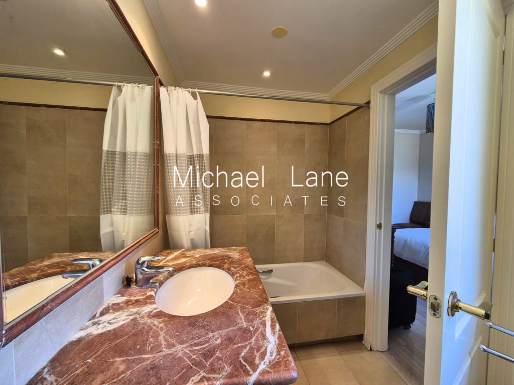 2 makuuhuone Kattohuoneisto myytävänä paikassa Sotogrande mukana uima-altaan 
autotalli - 475 000 € (Ref: 9471131)