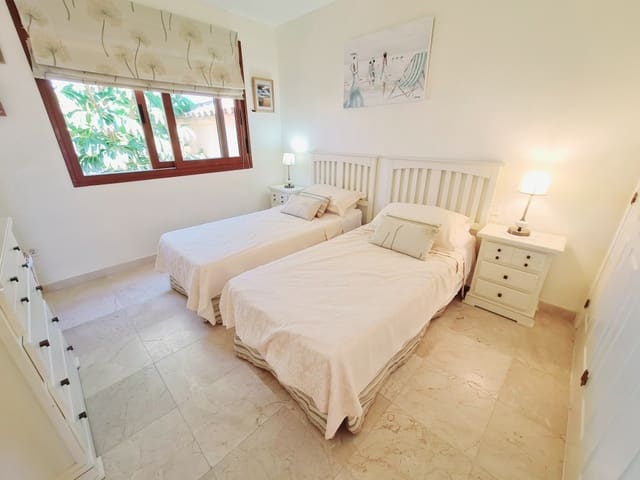 2 soverom Penthouse til salgs i New Golden Mile, Estepona med svømmebasseng - € 499 000 (Ref: 9471136)