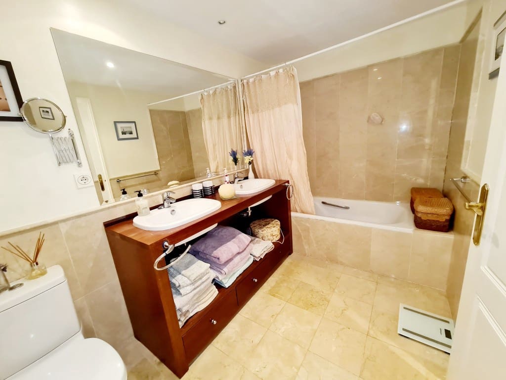 2 soverom Penthouse til salgs i New Golden Mile med svømmebasseng - € 499 000 (Ref: 9471136)