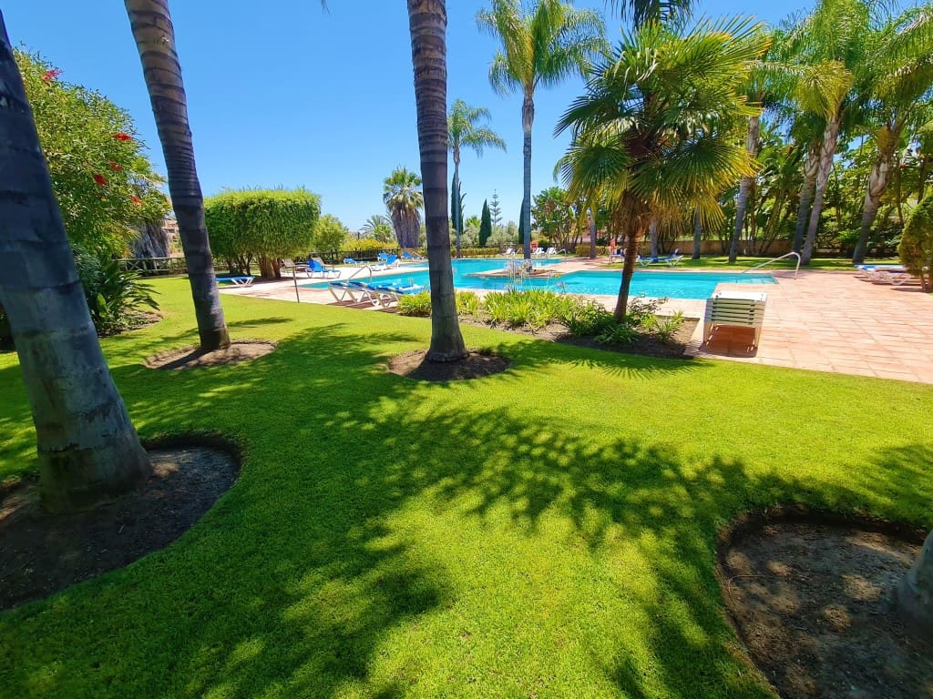 2 soverom Penthouse til salgs i New Golden Mile med svømmebasseng - € 499 000 (Ref: 9471136)