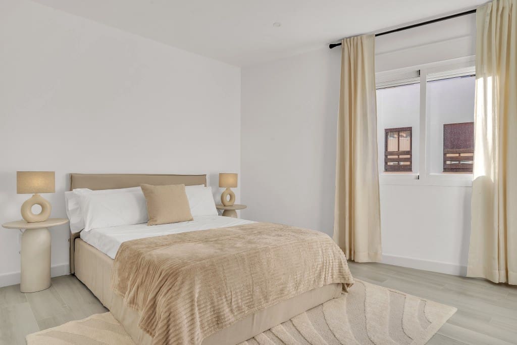 3 quarto Apartamento para venda em Nueva Andalucia com piscina - 695 000 € (Ref: 9575624)