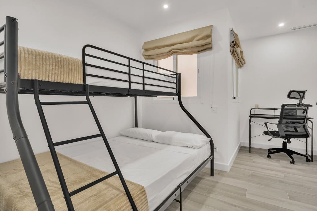 3 quarto Apartamento para venda em Nueva Andalucia com piscina - 695 000 € (Ref: 9575624)