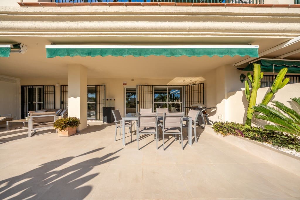 2 soveværelse Lejlighed til salg i Nueva Andalucia med swimmingpool - € 630.000 (Ref: 9575626)